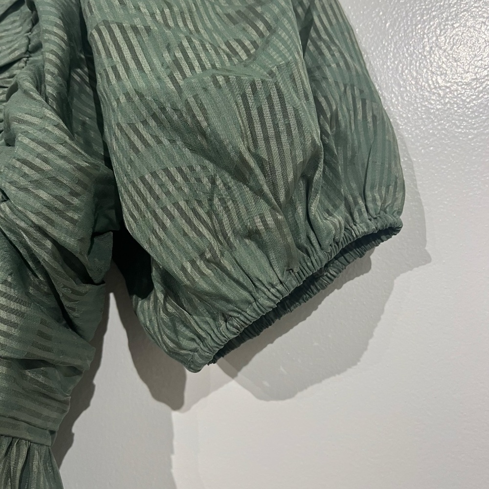Express Ruched Cropped Top - Picture 3 of 11